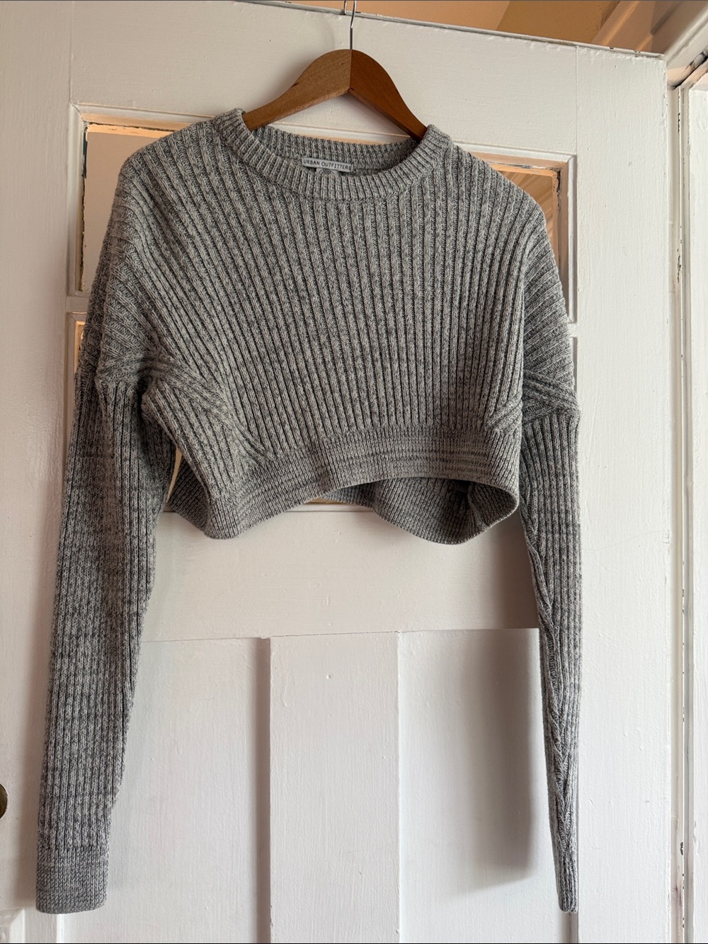 Urban Outfitters women L Cropped Ribbed Knit Sweater in Heather Gray